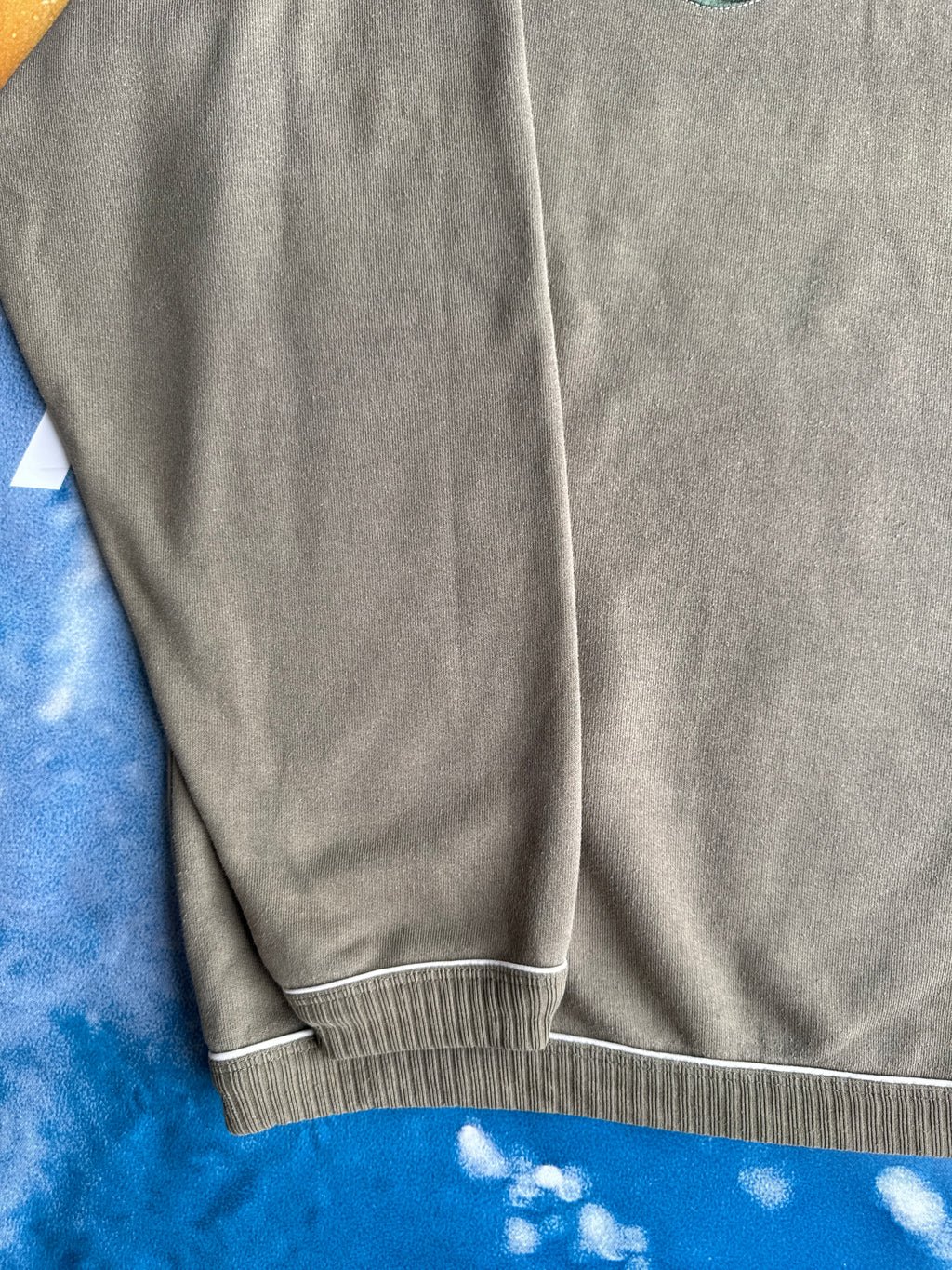Quiksilver 00s Olive Green V-Neck Sweatshirt