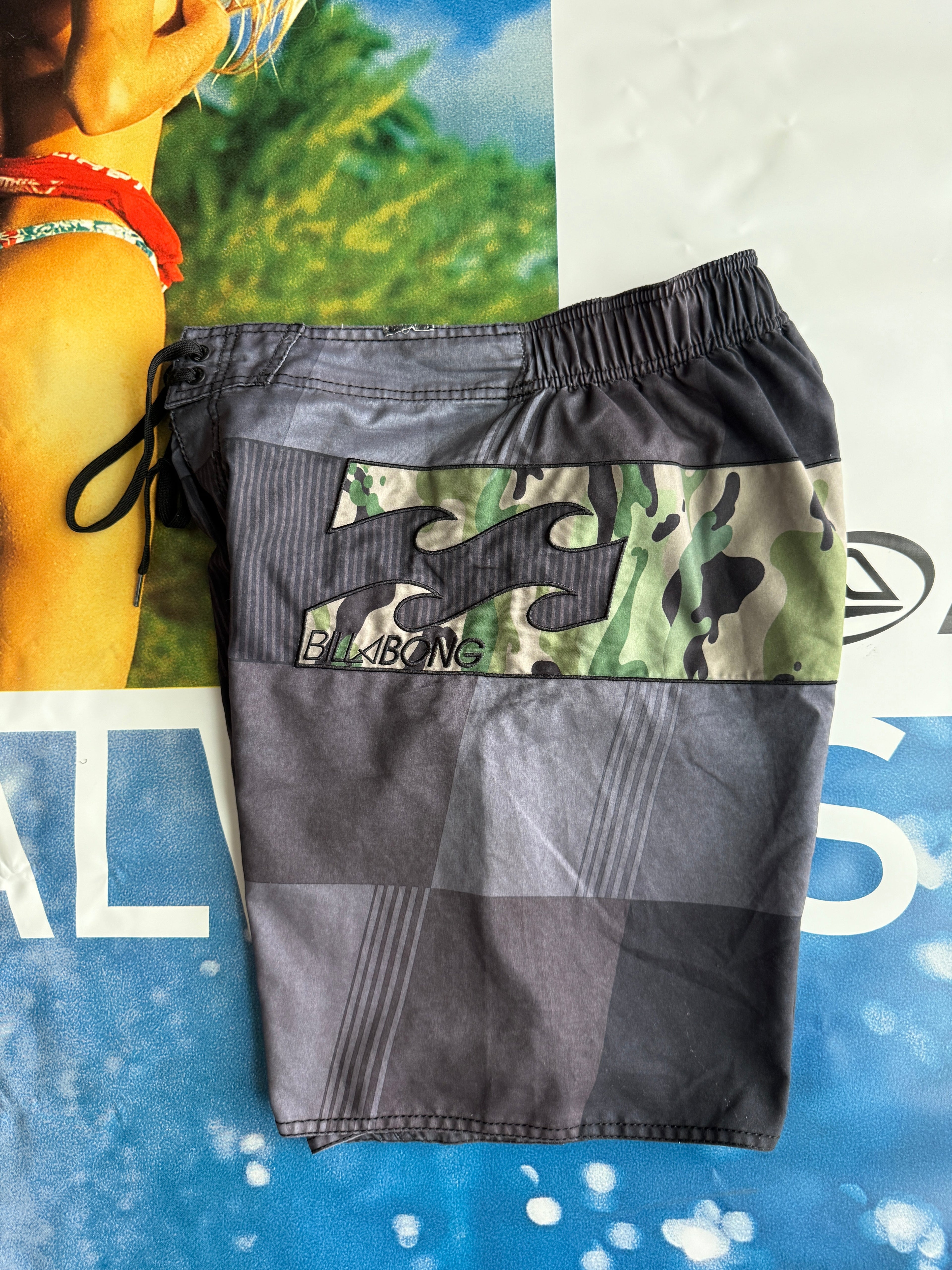Y2K Billabong Camo Boardshorts size