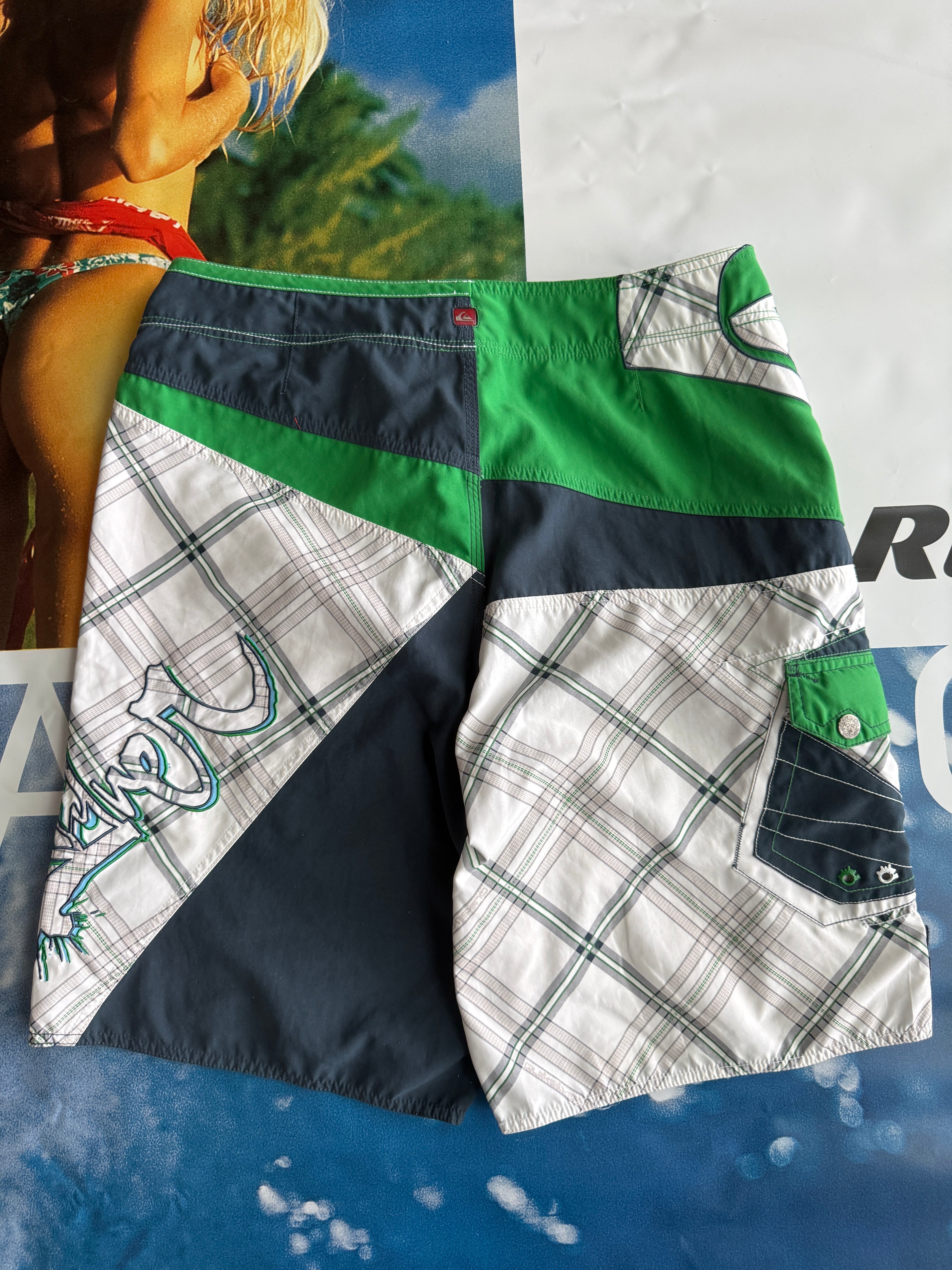 Y2K Quiksilver Plaid Boardshorts size