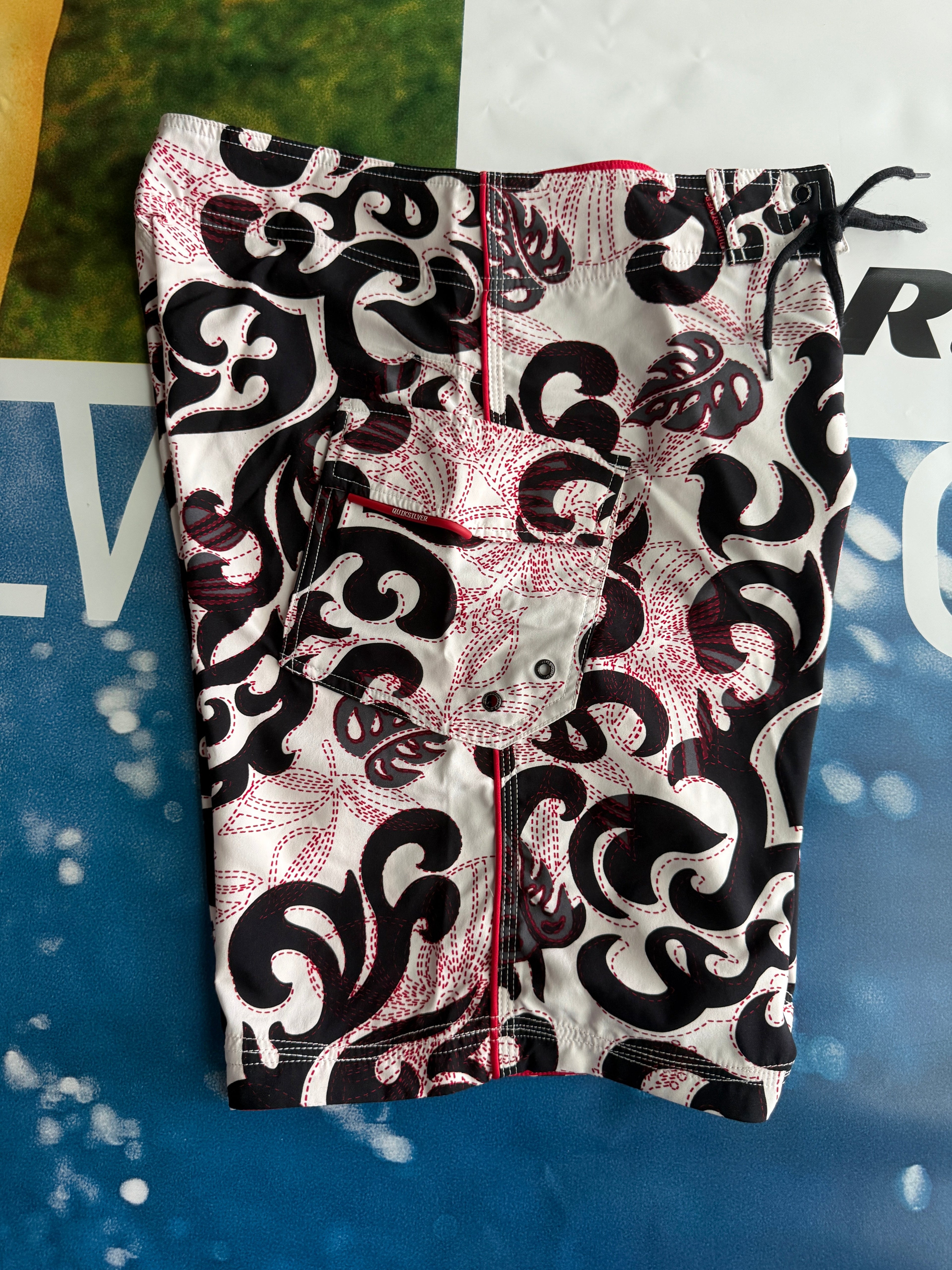 Y2K Quiksilver Tribal Pattern size 30